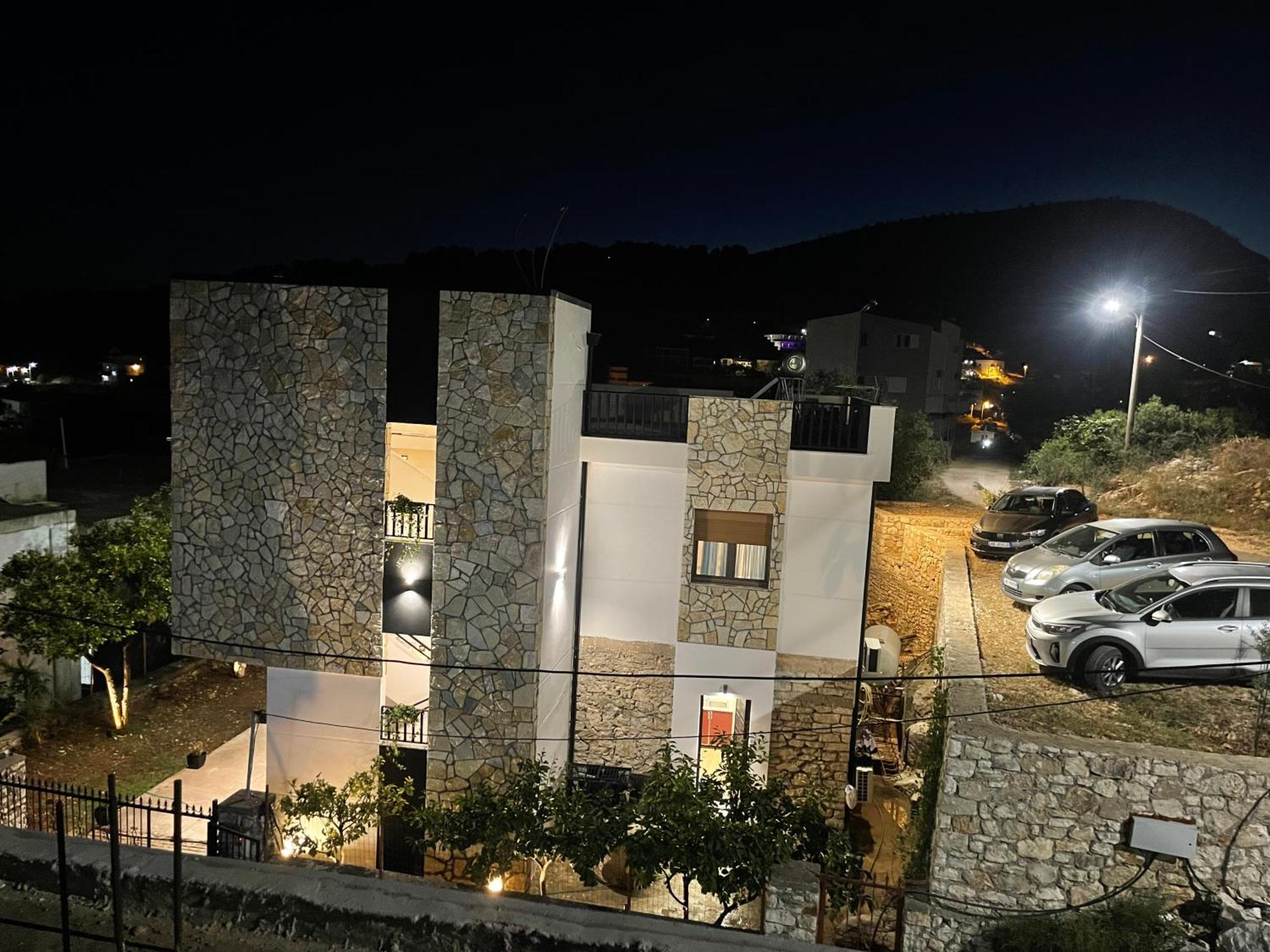 Comfort Guest Rooms Vila Hm Sarande Bagian luar foto
